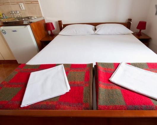 Apartments & Rooms M Petrovac Chambre photo