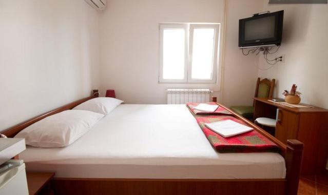 Apartments & Rooms M Petrovac Chambre photo