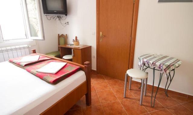 Apartments & Rooms M Petrovac Chambre photo